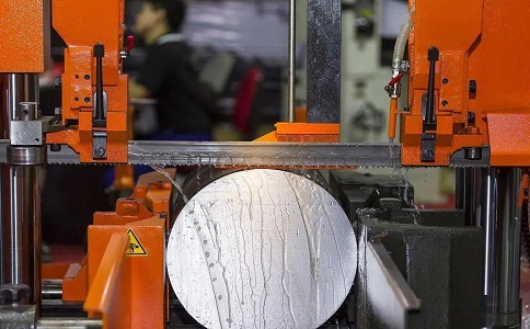 古蔺立式金属带锯床切削出现跑带故障解决方法！